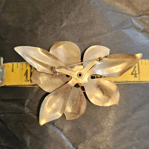 Flower Pin Bundle - Picture 4 of 12